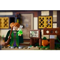 LEGO Ideas 21341 Фокус-Покус: Коттедж сестер Сандерсон Image #17