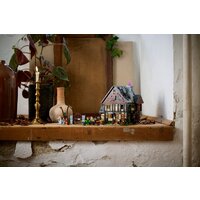 LEGO Ideas 21341 Фокус-Покус: Коттедж сестер Сандерсон Image #20
