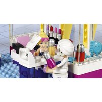 LEGO 41058 Heartlake Shopping Mall Image #6