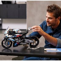 LEGO Technic 42130 BMW M 1000 RR Image #5