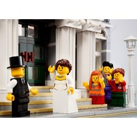 LEGO 10224 Town Hall Image #10