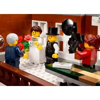 LEGO 10224 Town Hall Image #11