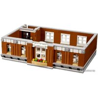 LEGO 10224 Town Hall Image #18